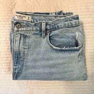 A&F Ultra High Rise ‘90s Straight Jean - Size 32 (14)